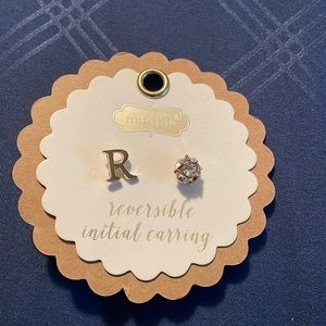 Mud Pie Initial R earrings